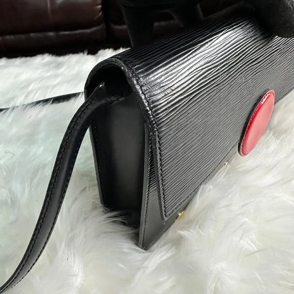 ❌SOLD❌ Authentic Louis Vuitton Epi Leather Hublot Crossbody Shoulder Bag - Picture 15 of 16